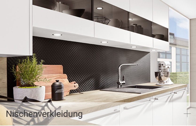 Die Nische hinter der Arbeitsplatte kann nach Ihren Wünschen verkleidet werden.